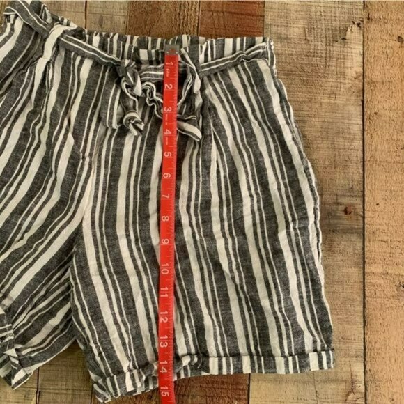 Laundry by Shelli Segal Gray and white paperback shorts small - Picture 5 of 5